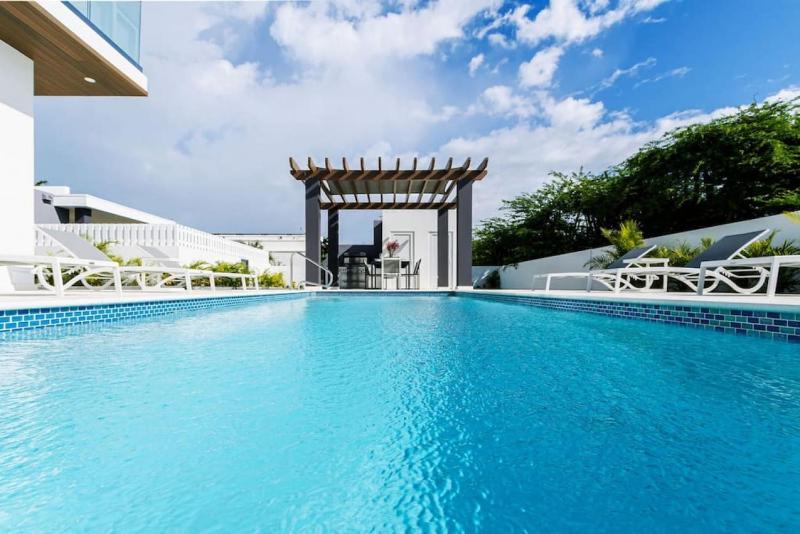 NEW 3BR 2BA Modern Oasis 3-min to Eagle Beach - image 7