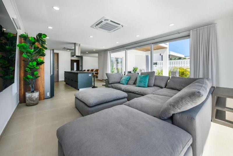 NEW 3BR 2BA Modern Oasis 3-min to Eagle Beach - image 3