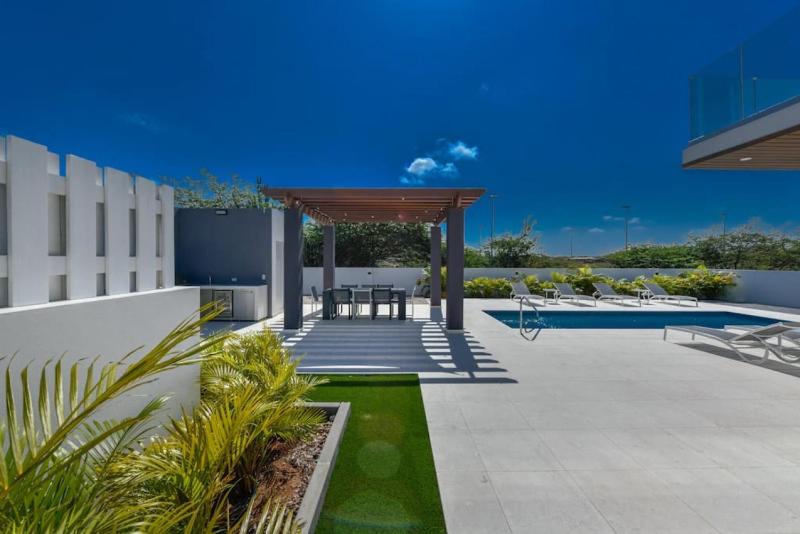 NEW 3BR 2BA Modern Oasis 3-min to Eagle Beach - image 14