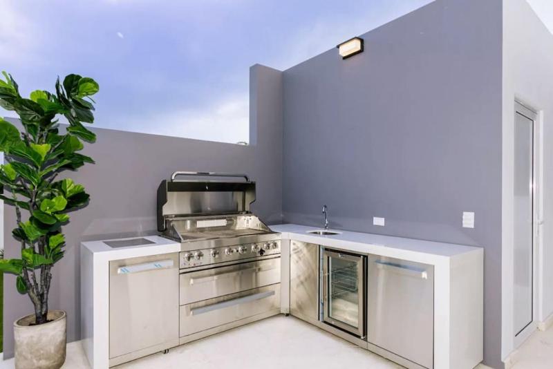 NEW 3BR 2BA Modern Oasis 3-min to Eagle Beach - image 6