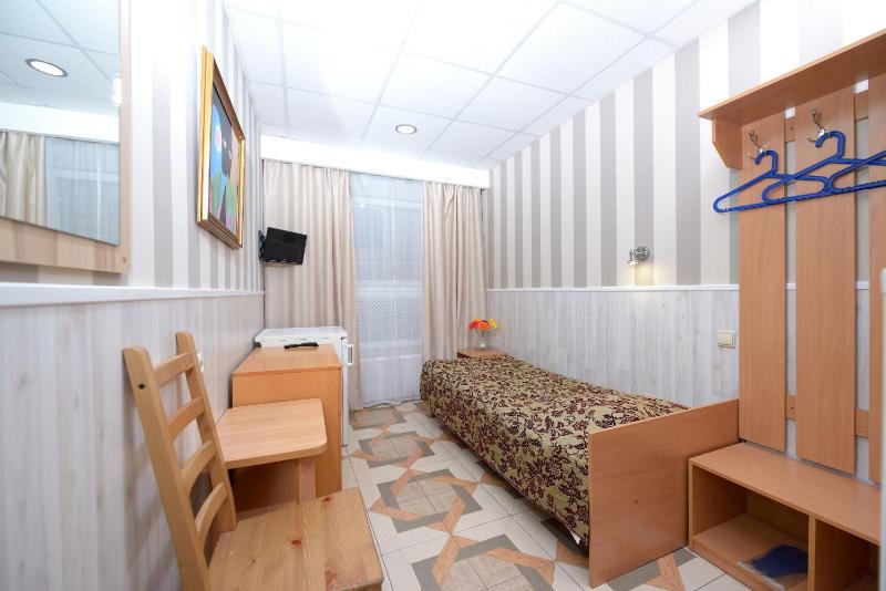Single Room with Shared Bathroom and Kitchenette image 3