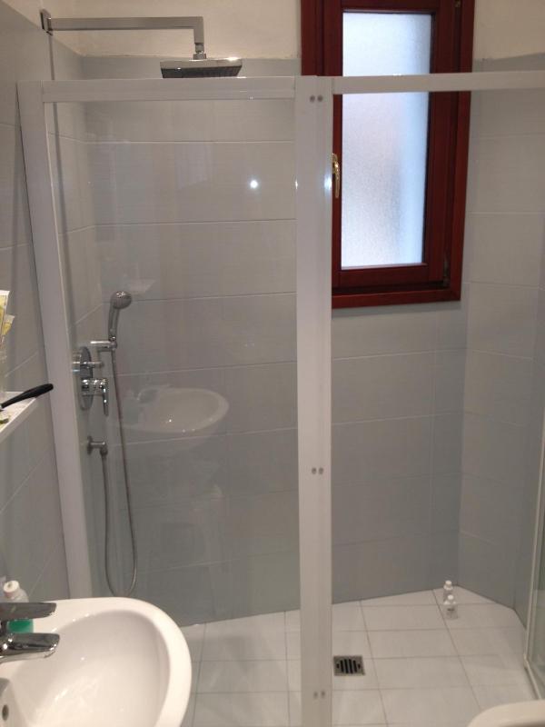 One-Bedroom Apartment image 2