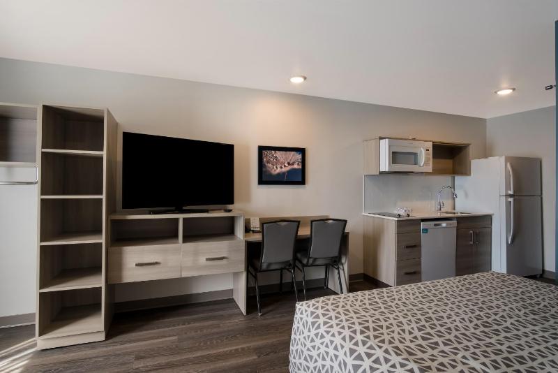 QUEEN SUITE WITH SOFA/DISHWASHER (DISHES/COOKWARE INCLUDED) image 1