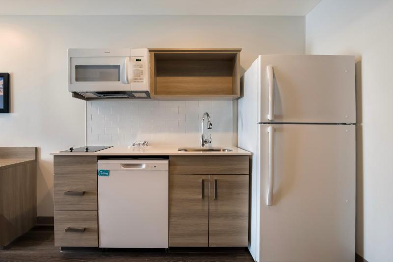 QUEEN SUITE WITH SOFA/DISHWASHER (DISHES/COOKWARE INCLUDED) image 4