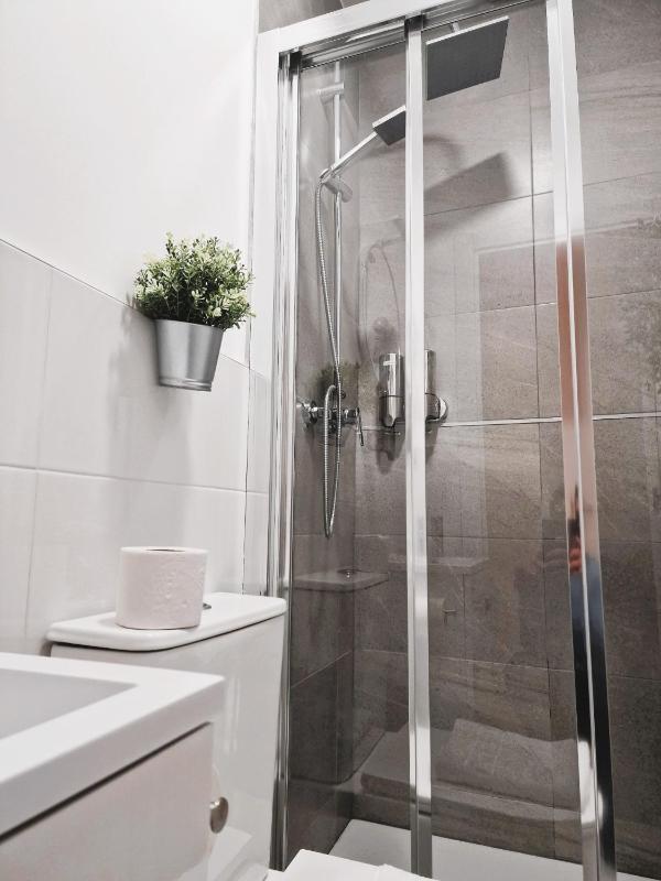 Small Interior Double Room image 4