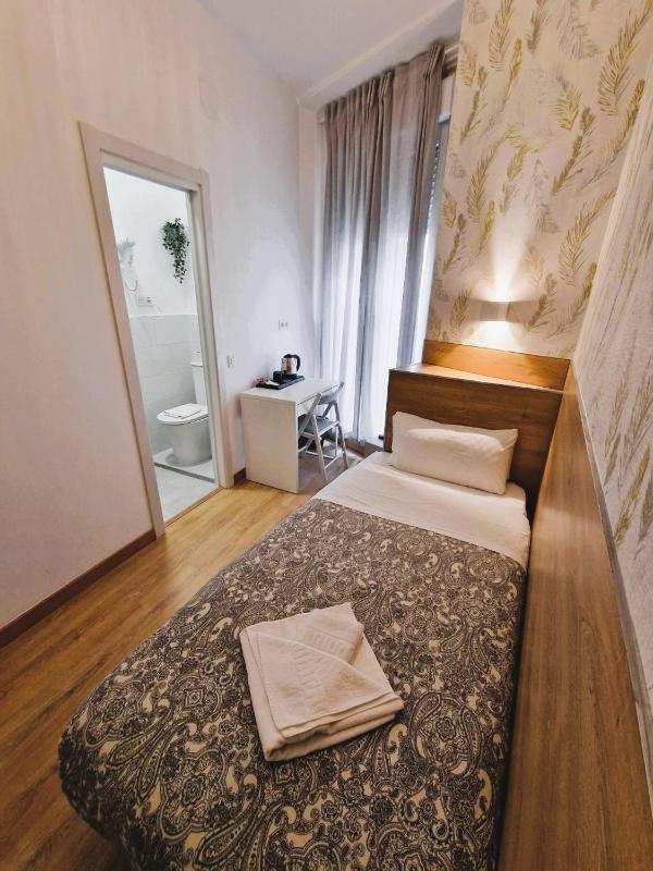 Standard Single Room with Private Bathroom image 1