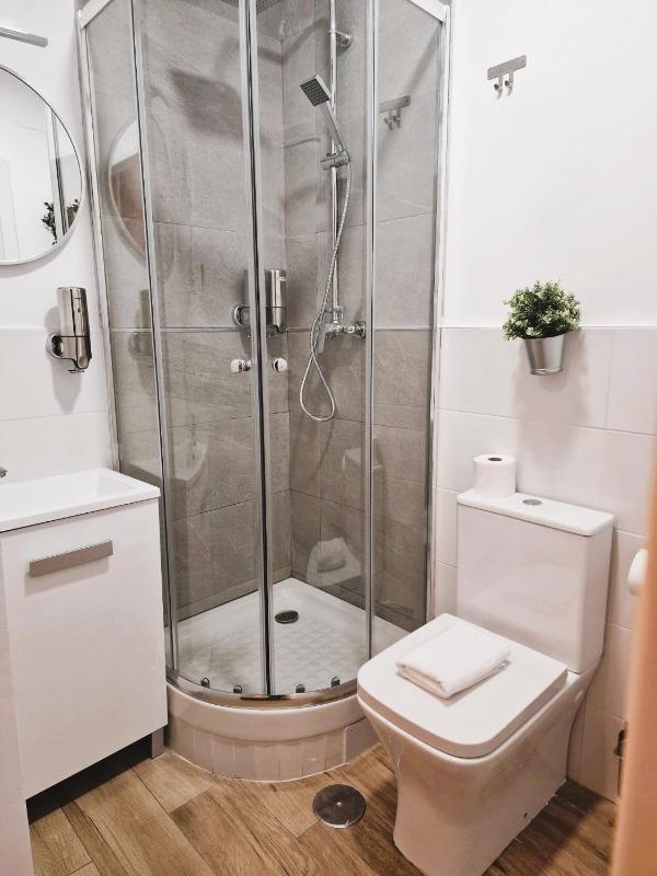 Small Single Room image 2