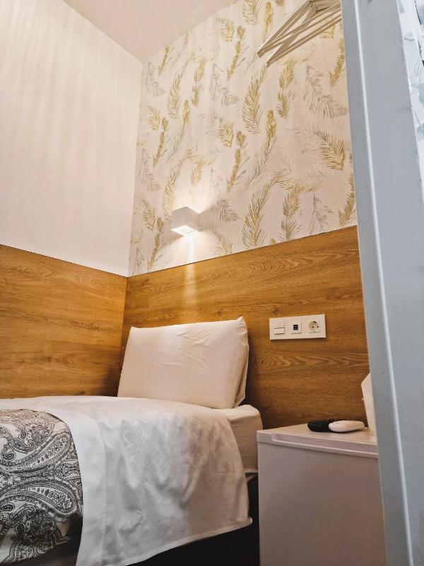 Small Single Room image 1