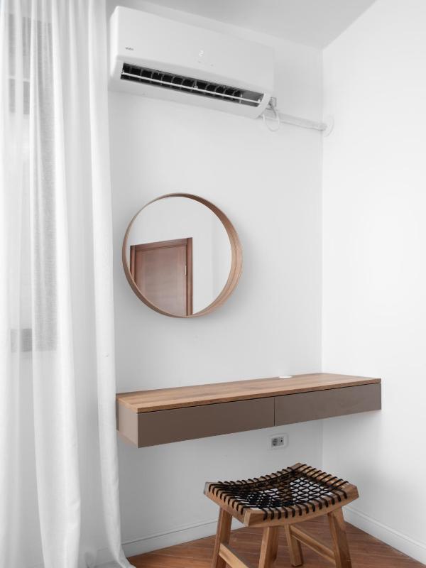 One-Bedroom Apartment image 3