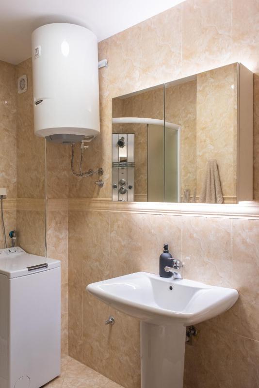 One-Bedroom Apartment image 2