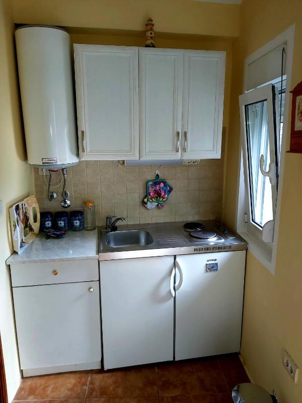 Studio Apartment with Sea View image 1
