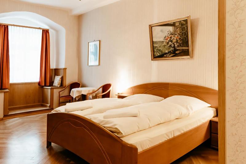 Standard Double Room image 4