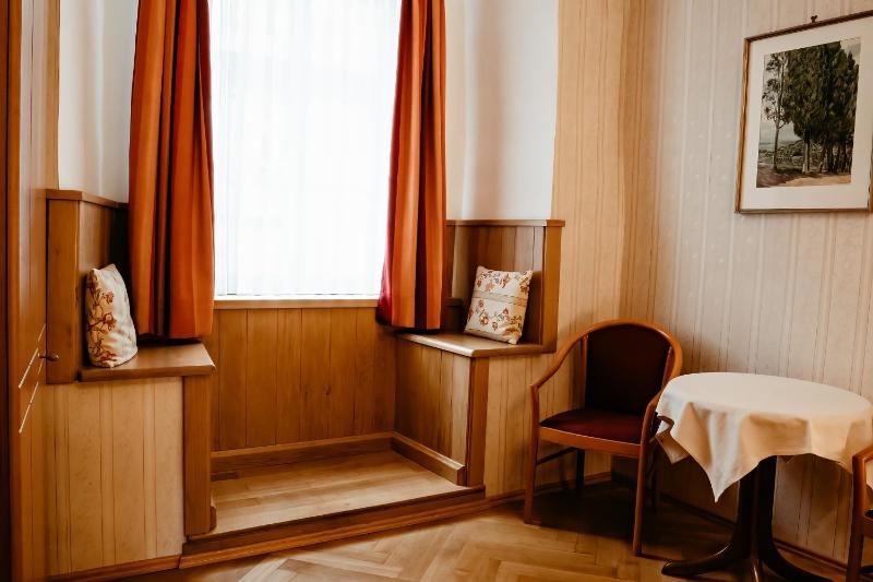 Standard Double Room image 3