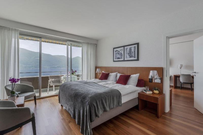 Modern Family Apartment with Balcony and Lake View image 4