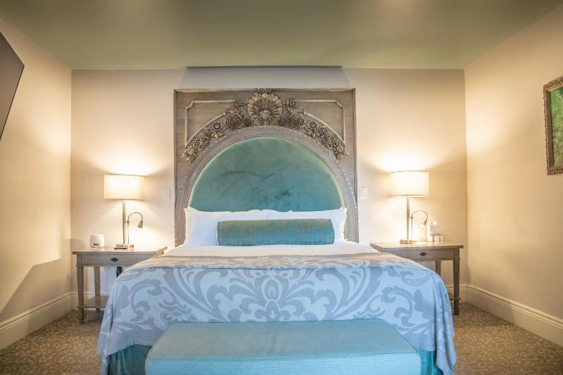 Executive Suite image 2