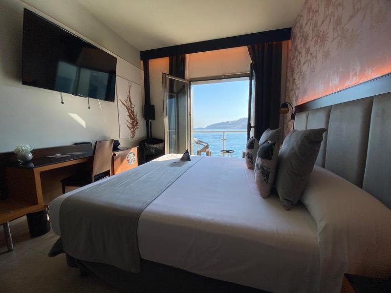 Double Room with Sea View image 3