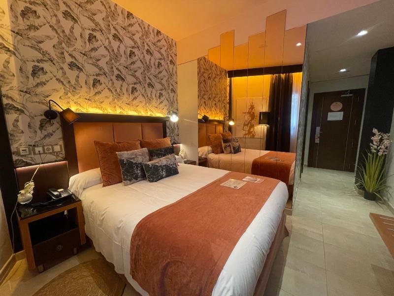 Budget Double Room image 4