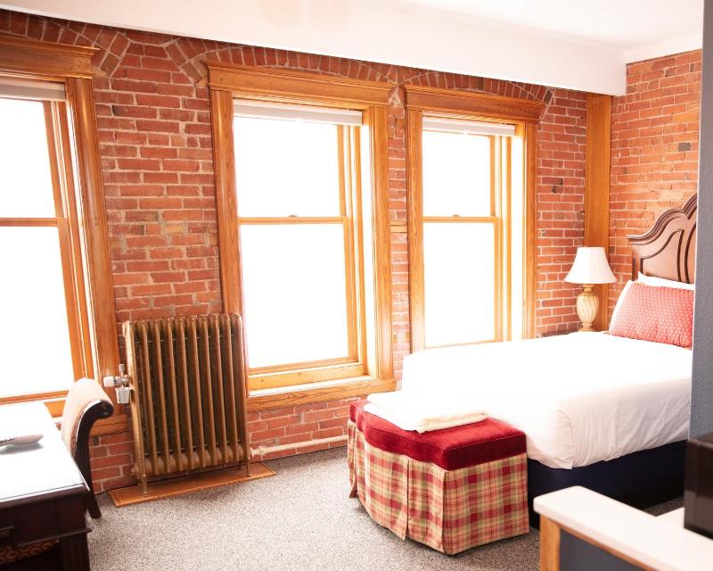 Luxury Queen Room  image 4