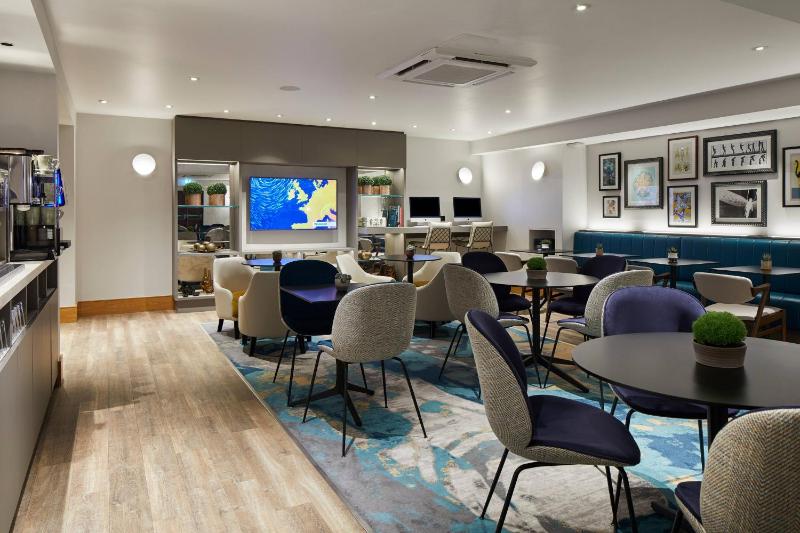 Junior Suite with Executive Lounge Access image 3
