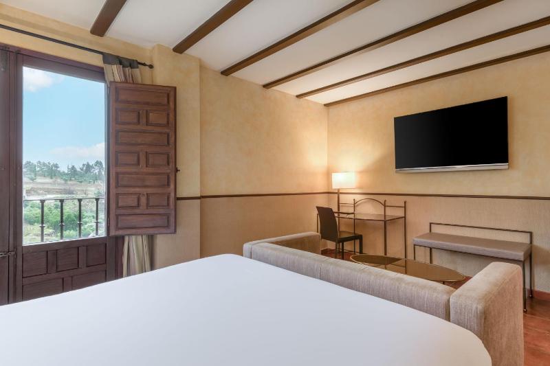Standard King Room with View image 1