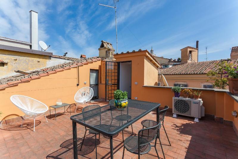 One-Bedroom Apartment - Split Level image 4