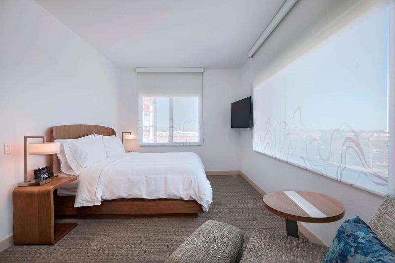 One Bedroom King Suite, 1 Bedroom Suite, 1 King, Sofa bed image 3