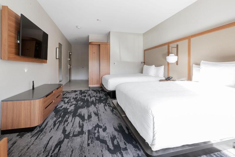Queen Suite with Two Queen Beds and Sofa Bed image 3