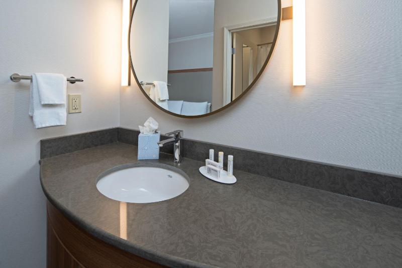 Fairfield by Marriott Inn & Suites Seattle Sea-Tac Airport - image 12