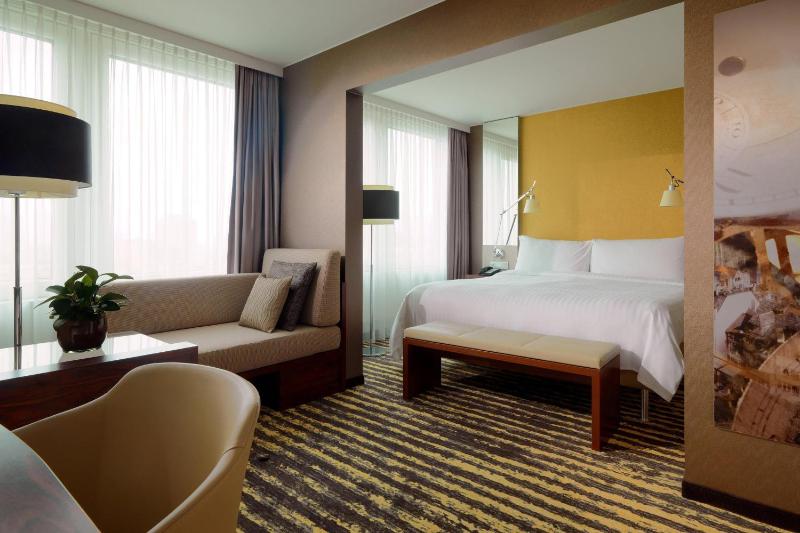 Junior Club Suite with Club Lounge Access image 1