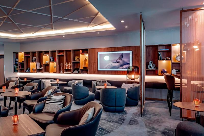 Club King Room with City View and M Club Lounge access  image 4