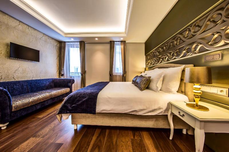 Deluxe Double or Twin Room image 3