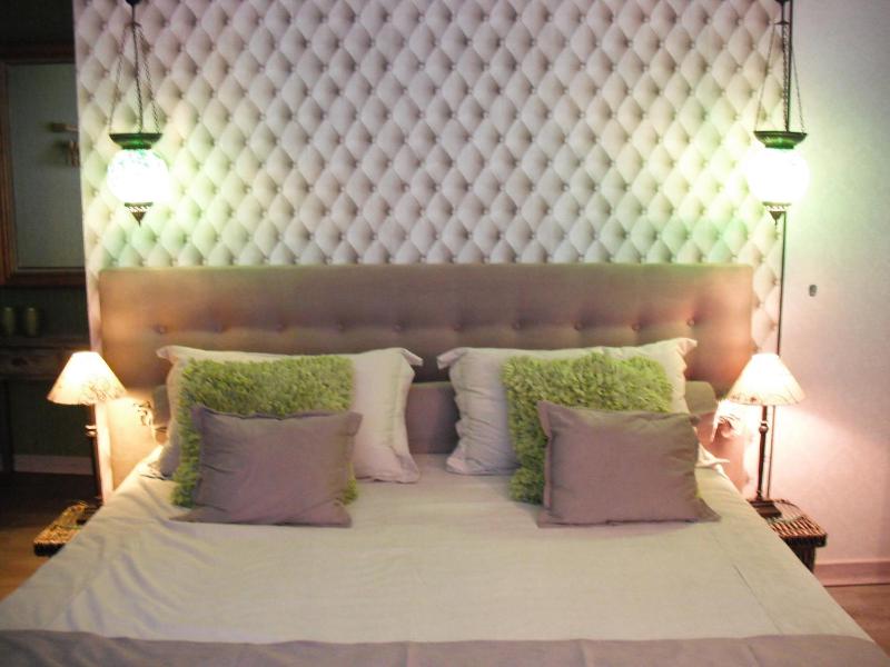 Standard Double Room image 3