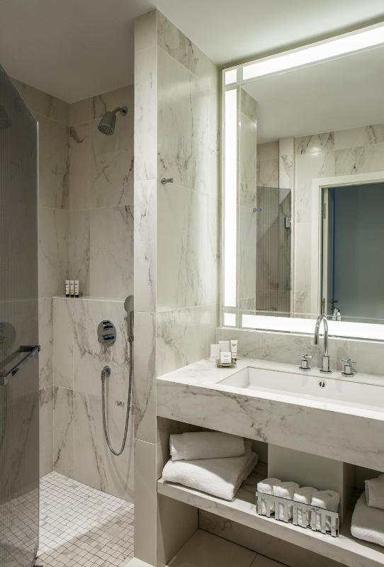 Classic Double Room image 1