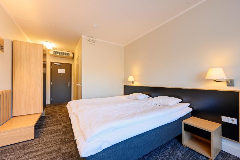 Standard Single Room image 4