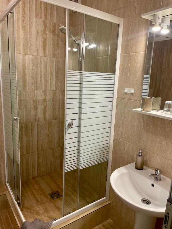 Triple Room with Bathroom image 4