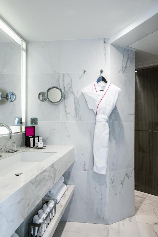 Deluxe Double Room with Eiffel Tower view  image 4