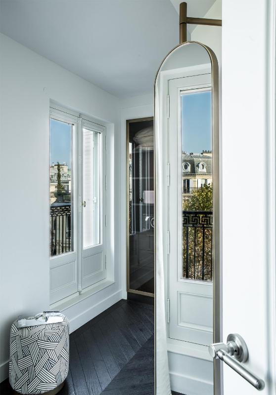 Deluxe Double Room with Eiffel Tower view  image 3