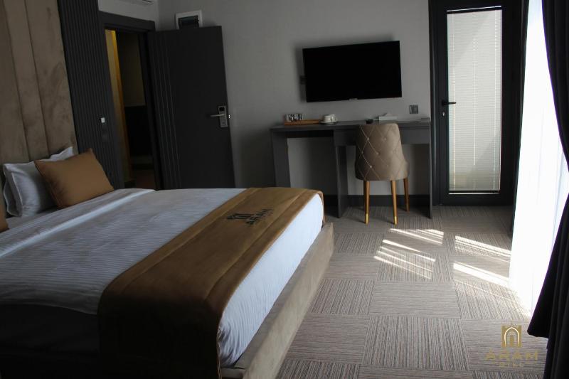 Deluxe Room image 4