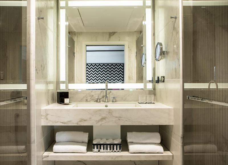 Deluxe Double Room image 4