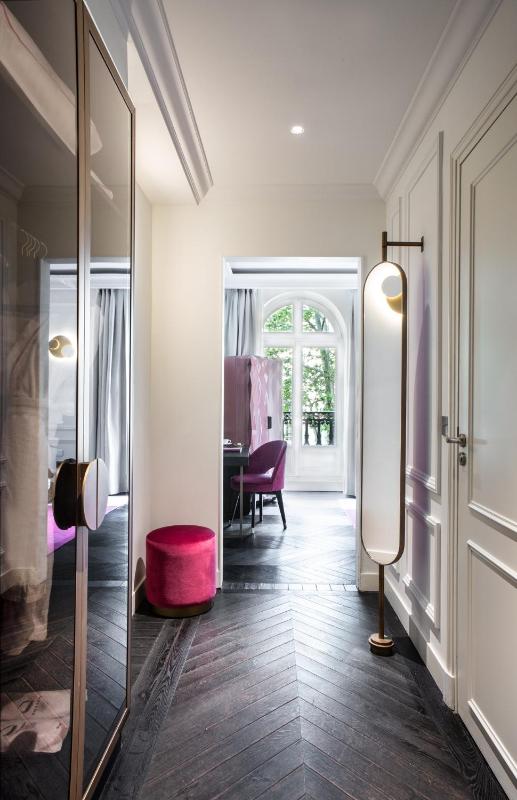 Deluxe Double Room image 2