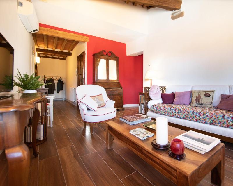 Casa Colette Cosy in Center Town - image 14