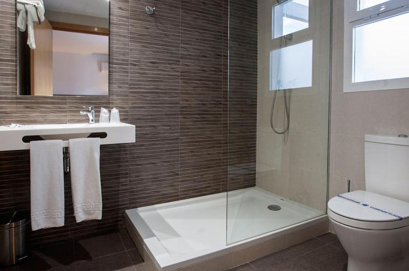 Twin Room with Terrace image 4