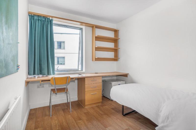 Single Room with Private Bathroom image 4
