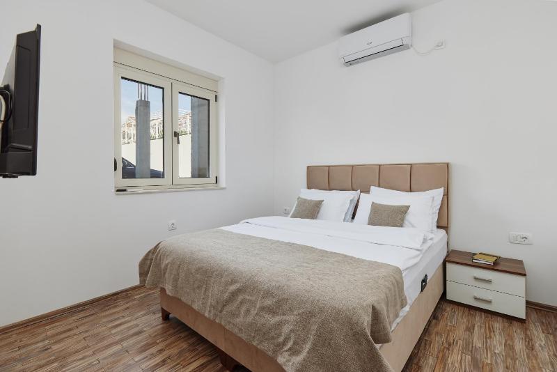Stanisic Family Apartments - image 11