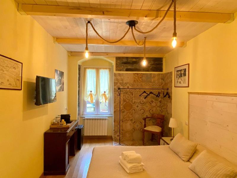 Double Room image 2