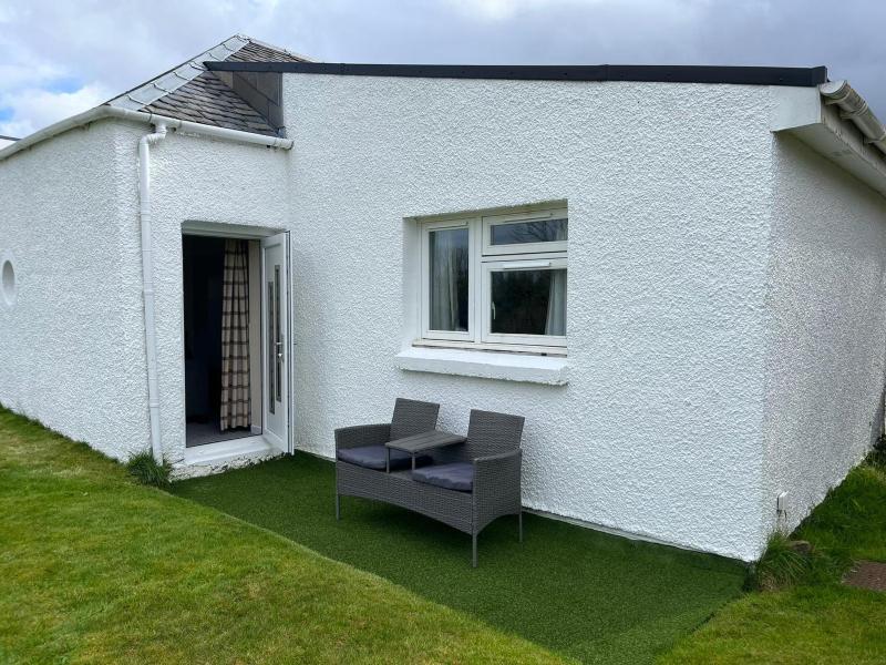 One-Bedroom Cottage image 4