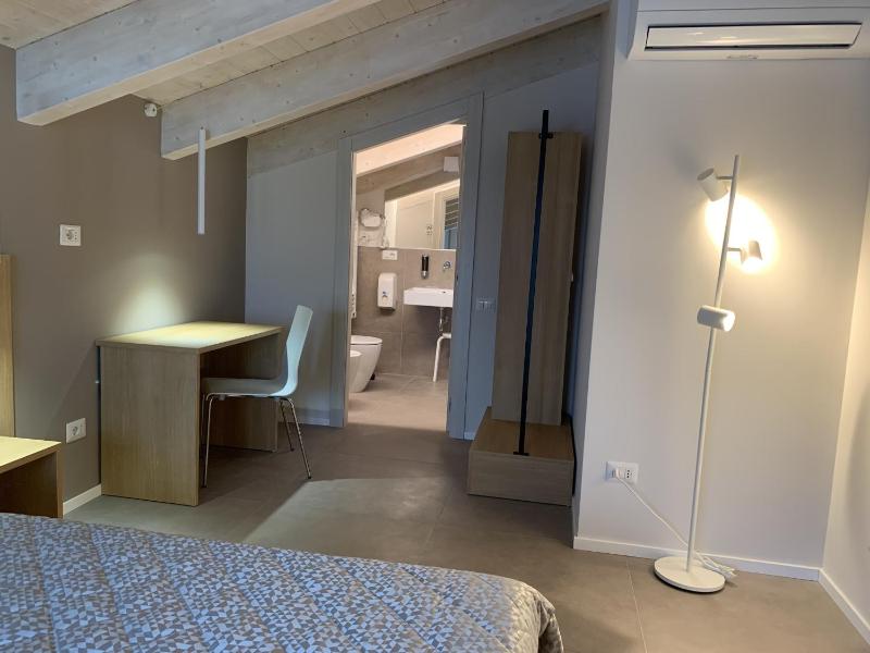 Superior Double Room image 4