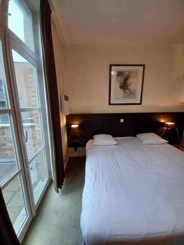 Triple Room with Terrace image 3