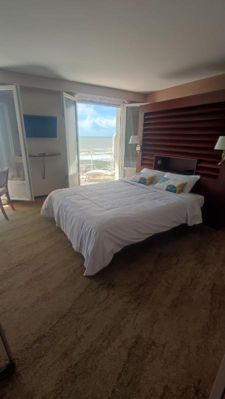 Quadruple Room with Balcony image 2
