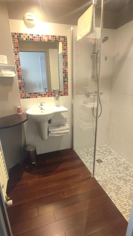 Triple Room with Balcony and Sea View image 4